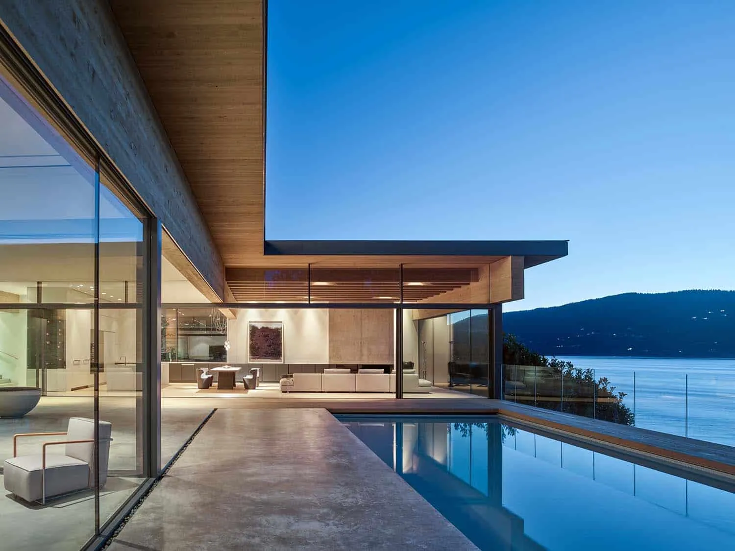 Bespoke glazing project near Squamish, BC by Evolution Glazing